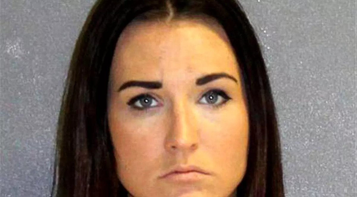 O profesoara a întreținut relații sexuale cu un elev de 14 ani și ar putea ajunge la închisoare