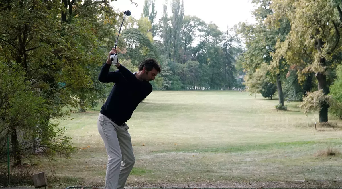 Italianul Paolo Sarroglia a câștigat turneul de golf Centennial on the Greens. Învingătorul, decis după jocul de departajare