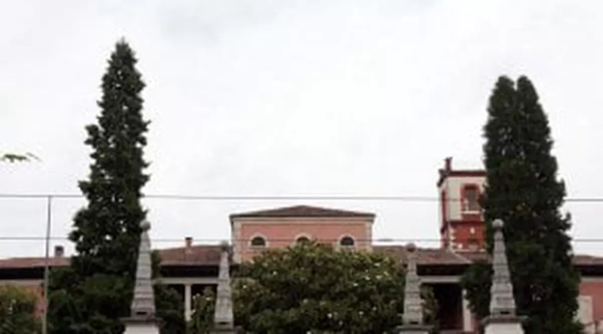 Un român din Italia a murit după ce a sărit un gard și s-a tăiat la un picior