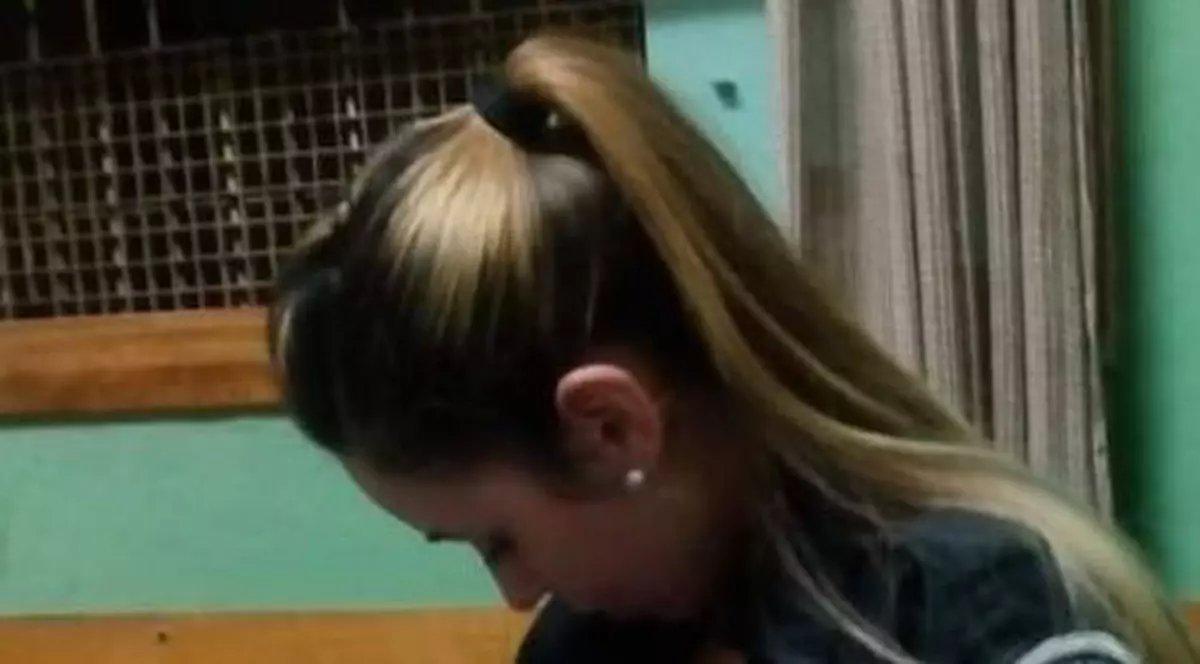 Imagine cât o mie de de cuvinte. O polițistă a alăptat un bebeluș străin la secție