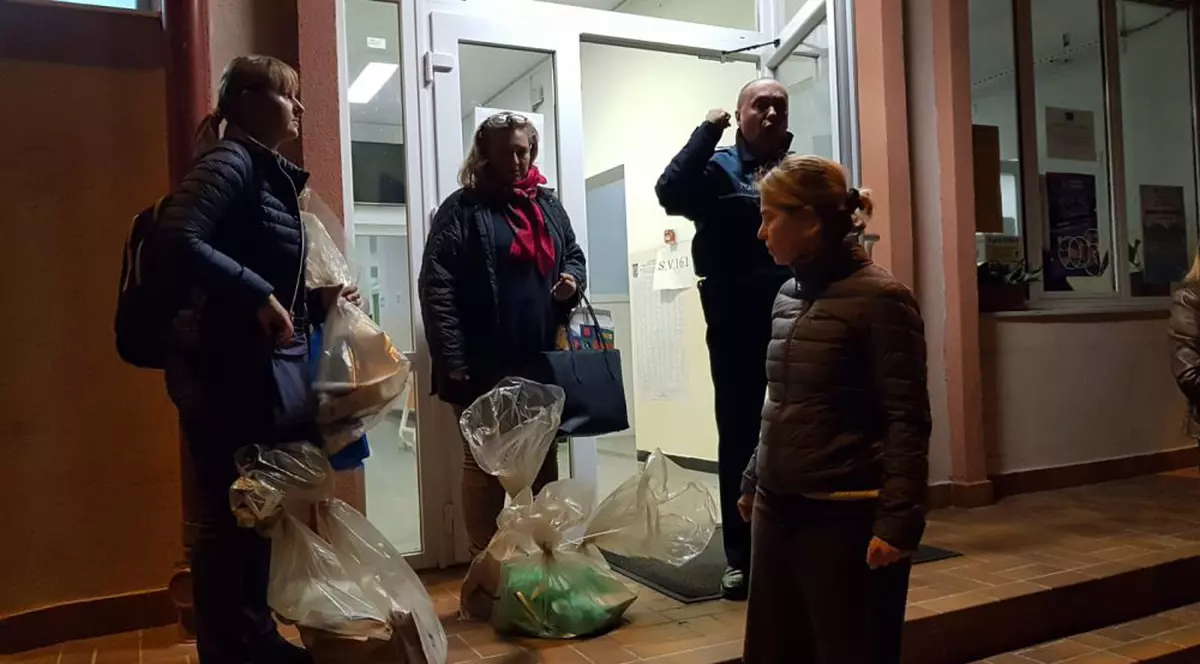 Ce nu s-a văzut la închiderea urnelor la referendum. Am asistat la numărarea voturilor în Secția 161: Buletinele valabile încăpeau lesne într-o pungă