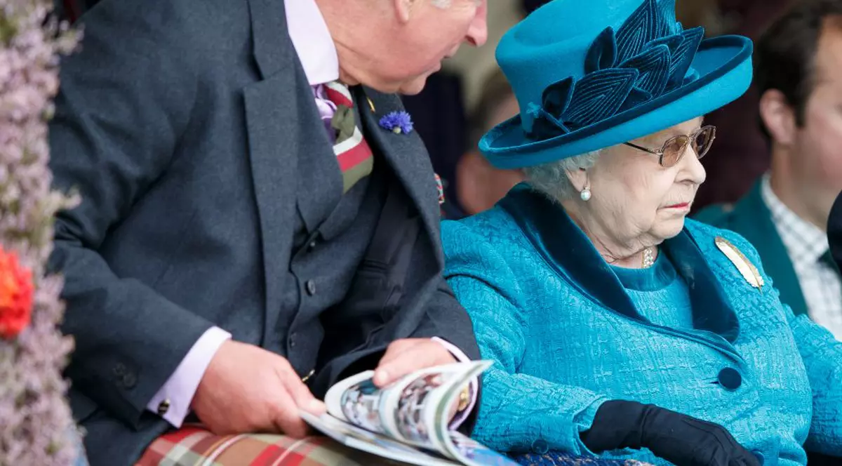 Regina Marii Britanii plănuiește să abdice în favoarea prințului Charles