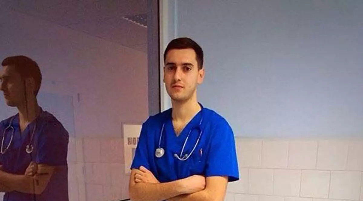 Umiliţi şi ignoraţi. Statul îi exploatează pe etnicii români veniţi să se facă medici în ţara noastră. Deşi muncesc, tratează şi salvează vieţi, la fel ca medicii români, sunt forţaţi să trăiască la limita sărăciei. Este şi cazul lui Loredan Miksa.