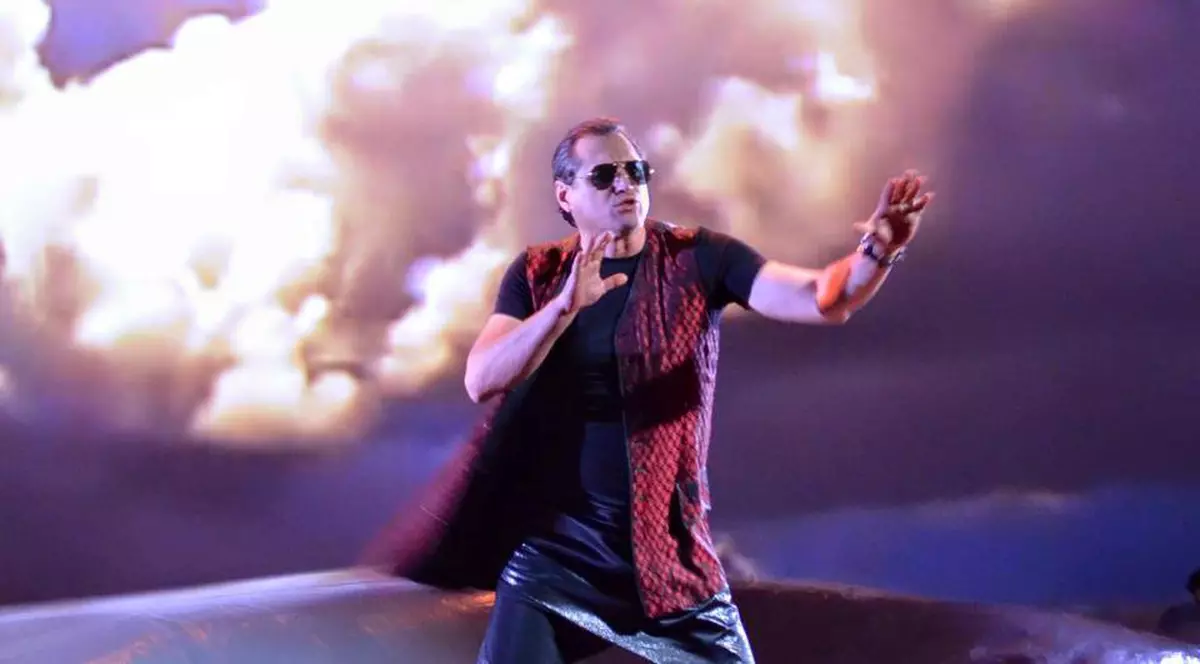 Înlocuit în Direcția 5, Tony Șeicărescu s-a întors la concertele de club. Îi ține locul lui Leo Iorga în Pacifica