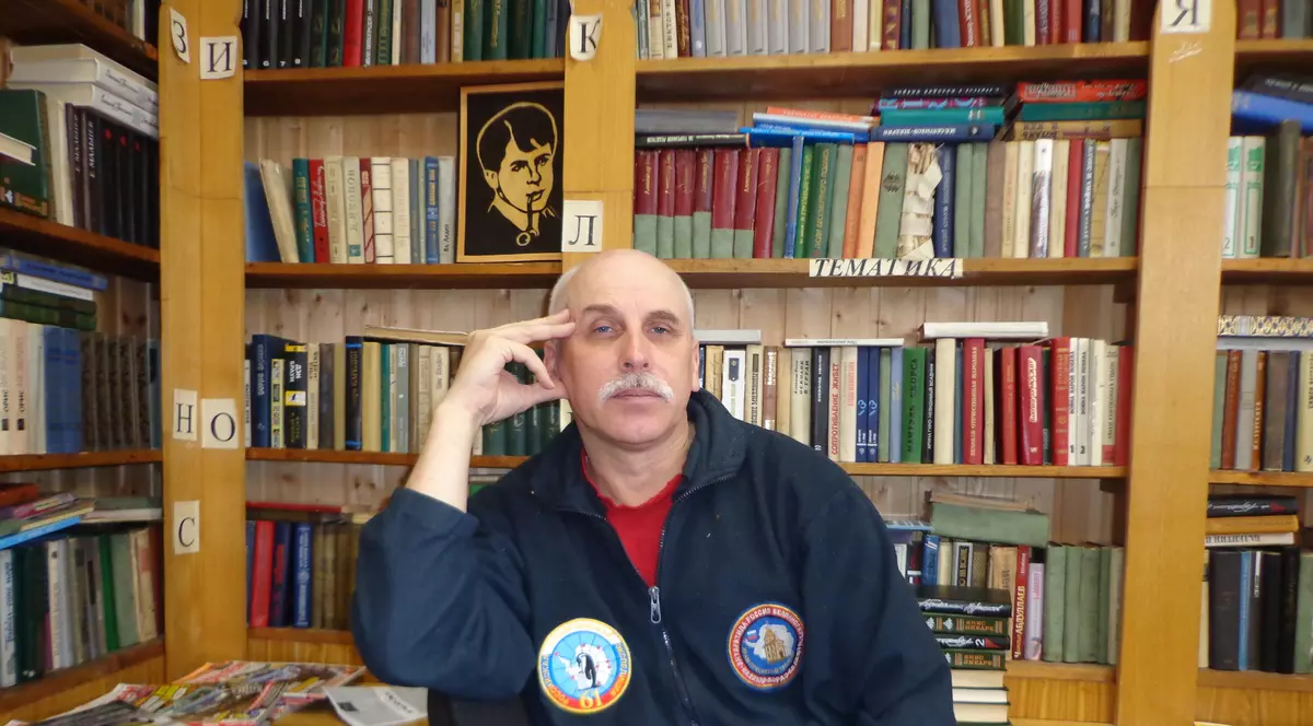 și-a înjunghiat colegul din cauză că acesta îi tot spunea sfârșitul cărților