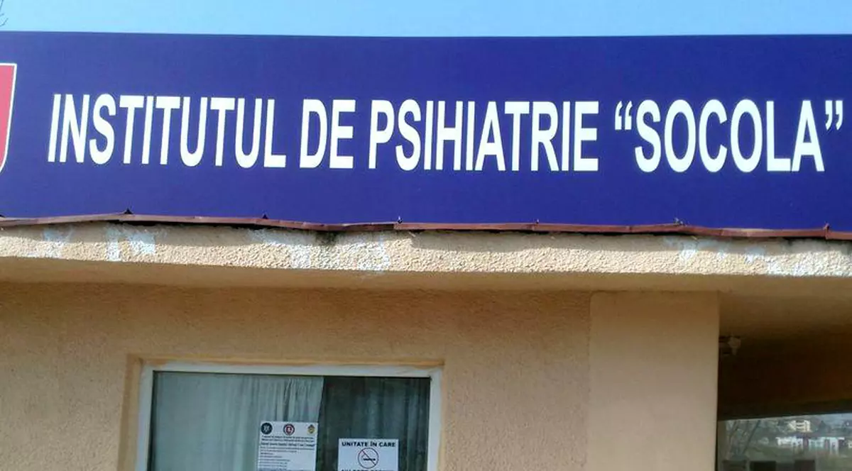 Zeci de pacienți au domiciliul stabil la Socola. Firma de la intrarea în Institutul de Psihiatrie Socola din Iași