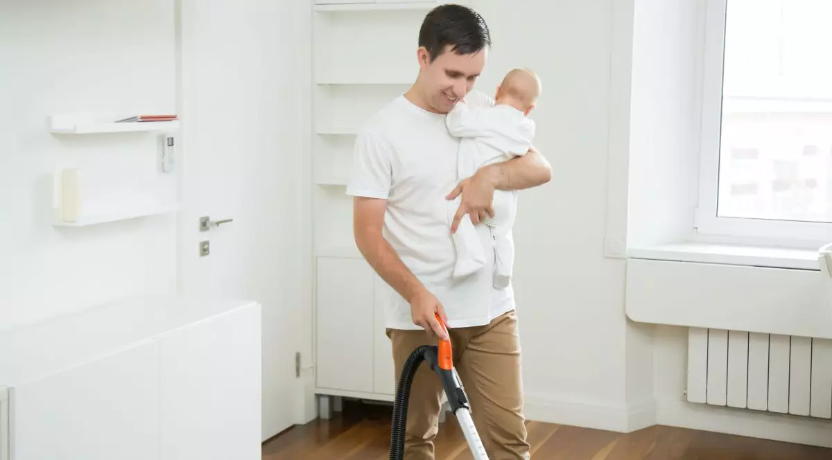 Concediu paternal de 7 zile pentru bărbați