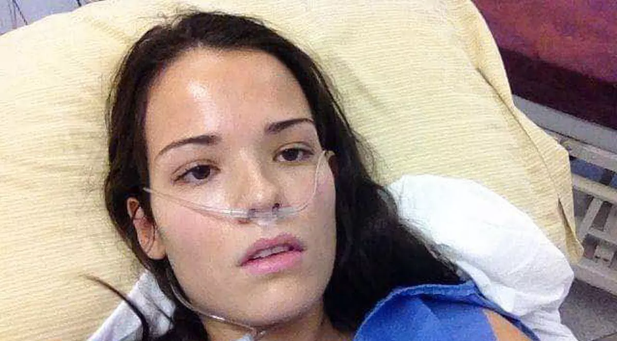 O tânără din Venezuela a paralizat din cauza contraceptivelor. Katrina Parra, paralizată, pe patul de spital
