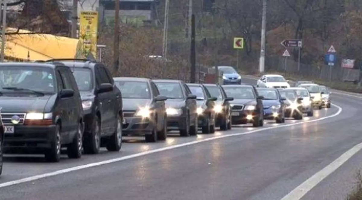 Femeie în stare gravă după ce a fost lovită de două mașini pe trecerea de pietoni. Trafic îngreunat pe DN1