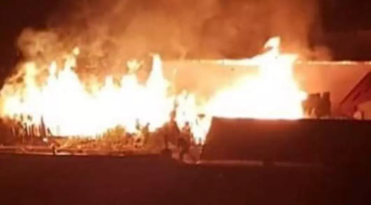Două case din Sectorul 2 au luat foc. Incendiu puternic în Capitală
