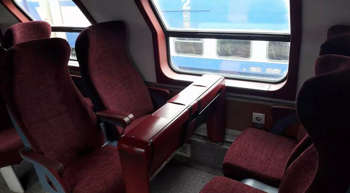 Vagoane goale în realitate, dar pline pe hârtie. Ministerul Transporturilor ţine secret numărul studenţilor care călătoresc gratuit cu trenul