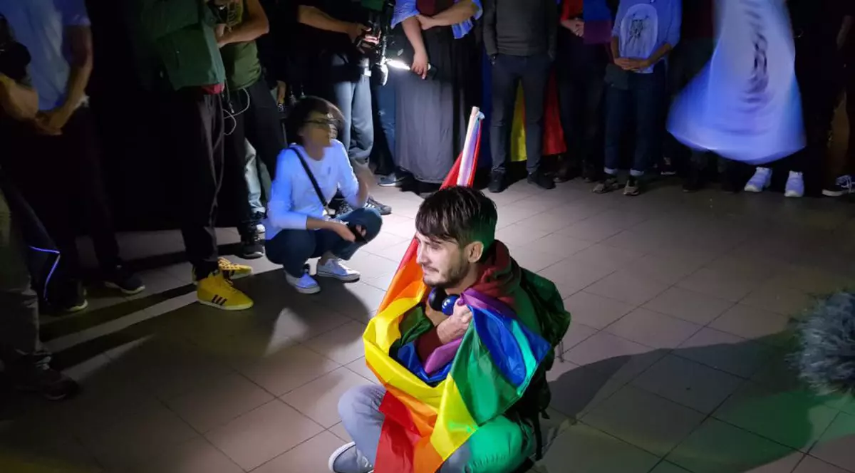 FOTO / Cum au reacționat membri ai comunității LGBT după aflarea rezultatelor referendumului