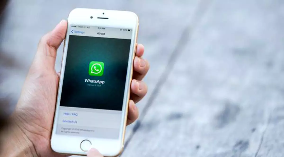 Ce a pățit o femeie care era online pe Whatsapp la miezul nopții. Partenerul a văzut negru în fața ochilor
