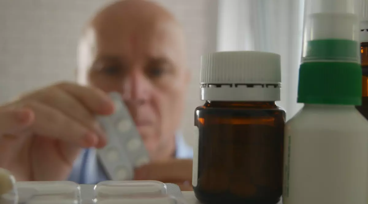 Zeci de pacienți cu HIV, nevoiți să-și întrerupă tratamentul din lipsa medicamentelor. Strigătul unui pacient care spune că statul l-a condamnat la moarte: "Simți că nu mai ai viață!"
