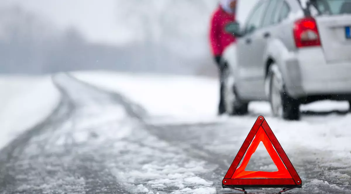 Accidente din cauza poleiului. Unde sunt zonele în care se circulă cu dificultate