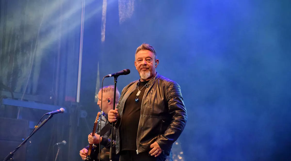 Campioni la răzgândiri. Trupa Proconsul a renunțat iar la un recital anunțat pentru unul plătit