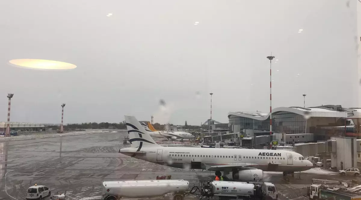 CNAB: Întârzieri pe Aeroportul Otopeni, din cauza vremii