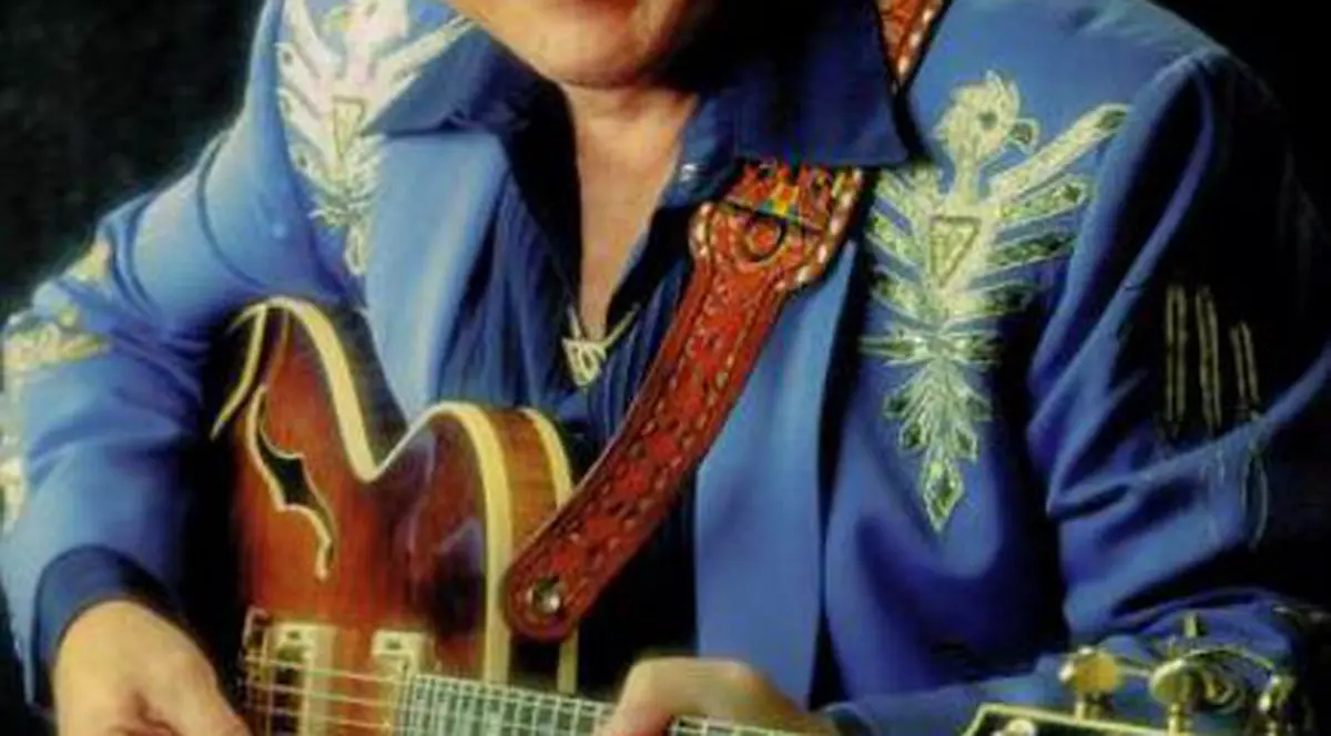Chitaristul american de country și prezentator tv, Roy Clark, a murit