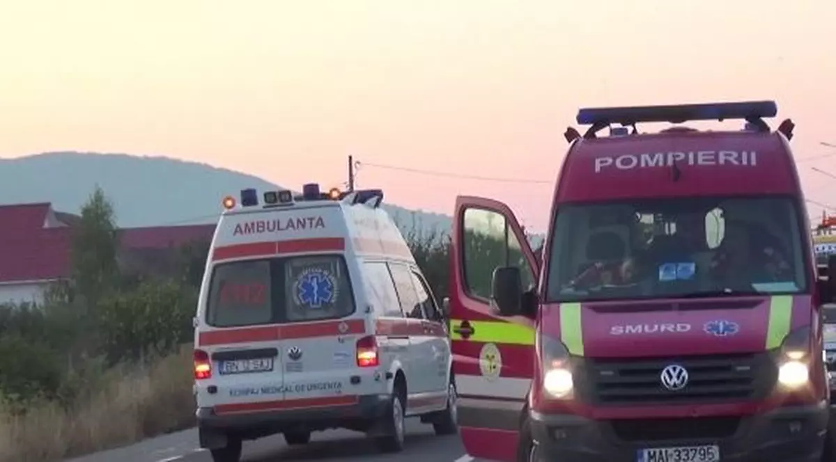 Accident grav pe DN 10. Șapte oameni au fost răniți. Pompierii au intervenit de urgență