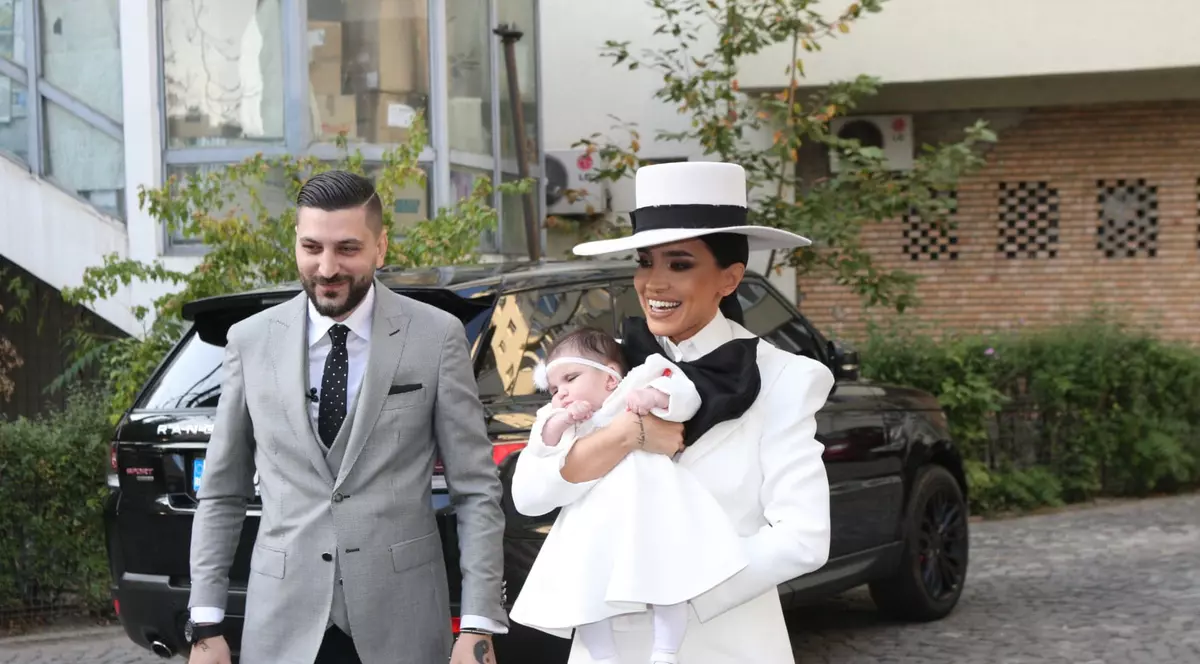FOTO - Adelina Pestrițu și-a botezat fetița, pe Zenaida! Ce ținute a ales pentru marele eveniment