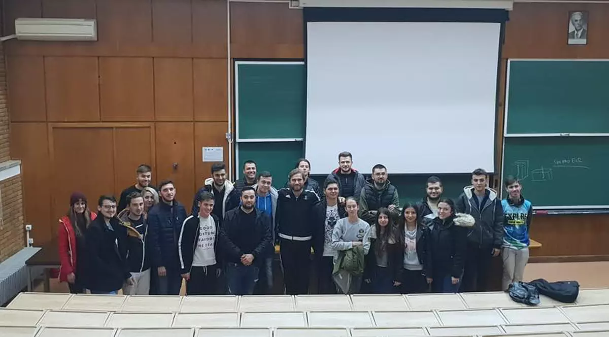 Alexandru Tudor, la facultate. Fostul arbitru, surprins într-o imagine unică: zâmbind și cu fălcuțe