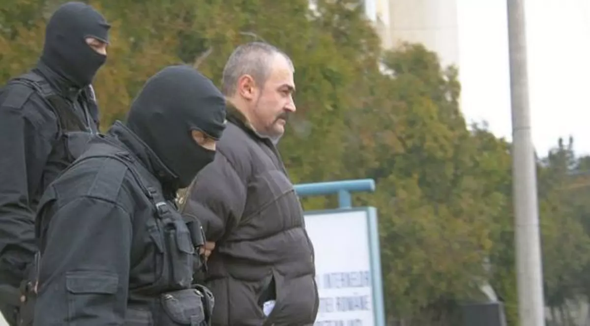 Unul din cei mai cunoscuți interlopi ieșeni s-a întors după gratii, după ce fusese eliberat prin legea recursului compensatoriu. ”Regele pușcăriilor”, arestat tot pentru viol