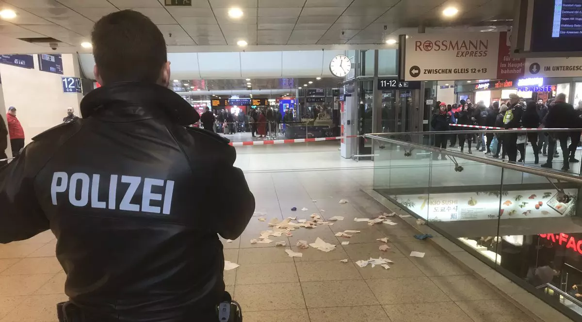 Un român din Germania a înjunghiat un bărbat în gara din Hanovra. Poliția a intervenit în forță, suspectând inițial un posibil atac terorist