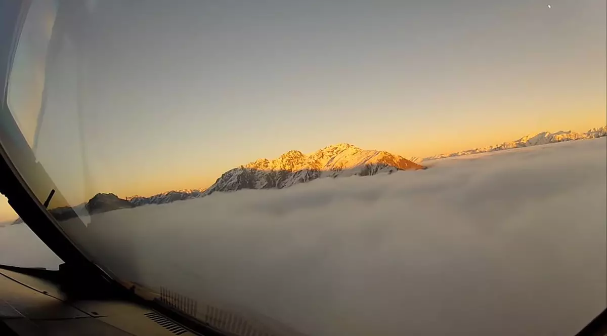Aterizare spectaculoasă în Noua Zeelandă, filmată de un pilot. Captură video, din timpul aterizării avionului în Noua Zeelandă