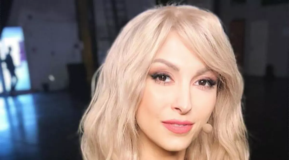 Andreea Bălan dă cărțile pe față. 