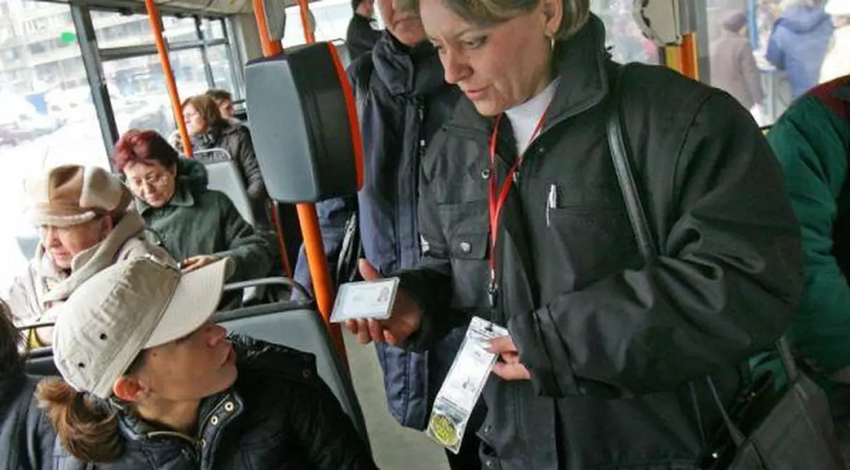 Pensionarii care circulă cu autobuzul în Bucureşti riscă amenzi uriaşe, chiar dacă au gratuitate
