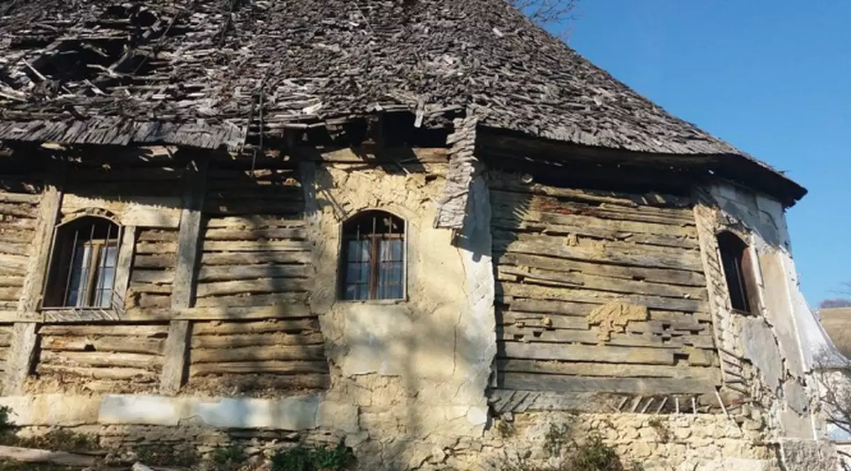 Biserică veche de peste 200 de ani, în pericol de prăbușire. Autoritățile din Maramureș fac chetă publică