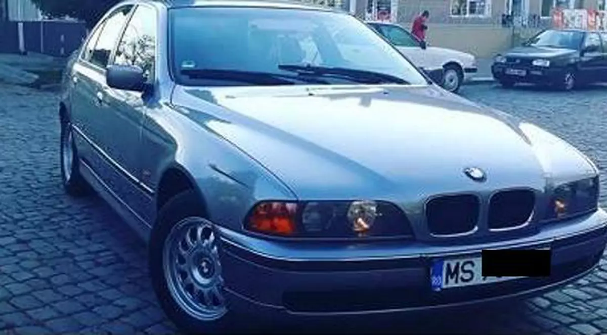 Accident grav filmat pe Facebook! Un tânăr din Mureș a condus un BMW cu 220 de kilometri la oră, în timp ce făcea live! A scăpat cu viață ca prin minune