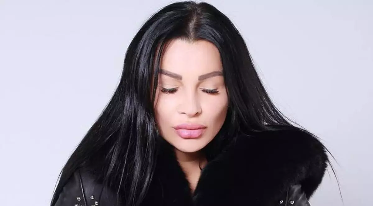 Brigitte Sfăt, în cea mai provocatoare ținută. A înflorit de când iubește din nou | FOTO