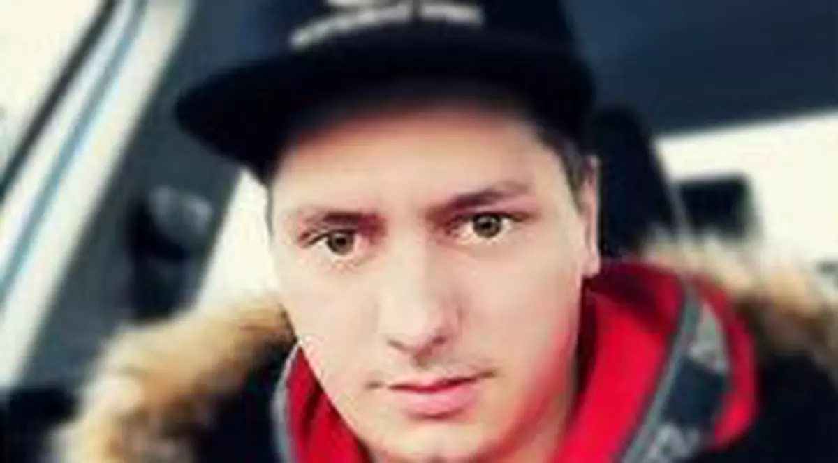 Absolvent de facultate din Gorj, mort în Anglia. Muncea în străinătate pentru că în România nu și-a găsit serviciu. Mama sa nu are bani de repatriere