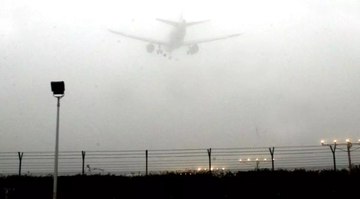 Un avion cu peste 130 de pasageri la bord nu a putut ateriza la Suceava. Direcționat la Iași din cauza ceții