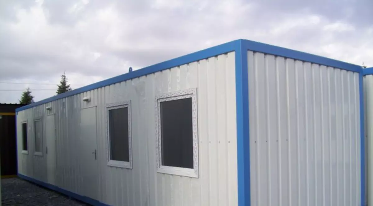 Containere pentru oamenii străzii, soluția găsită la Timișoara. Cât au costat