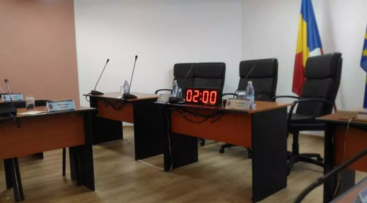 Soluția inedită găsită la Focșani pentru scurtarea ședințelor din Consiliul Local. Cronometrul care sună alarma când aleșii vorbesc mai mult de două minute