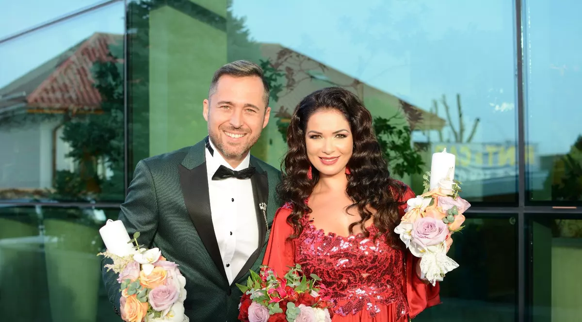 Deea și Dinu Maxer, nași de cununie. Bruneta a făcut senzație cu cele două rochii purtate la eveniment