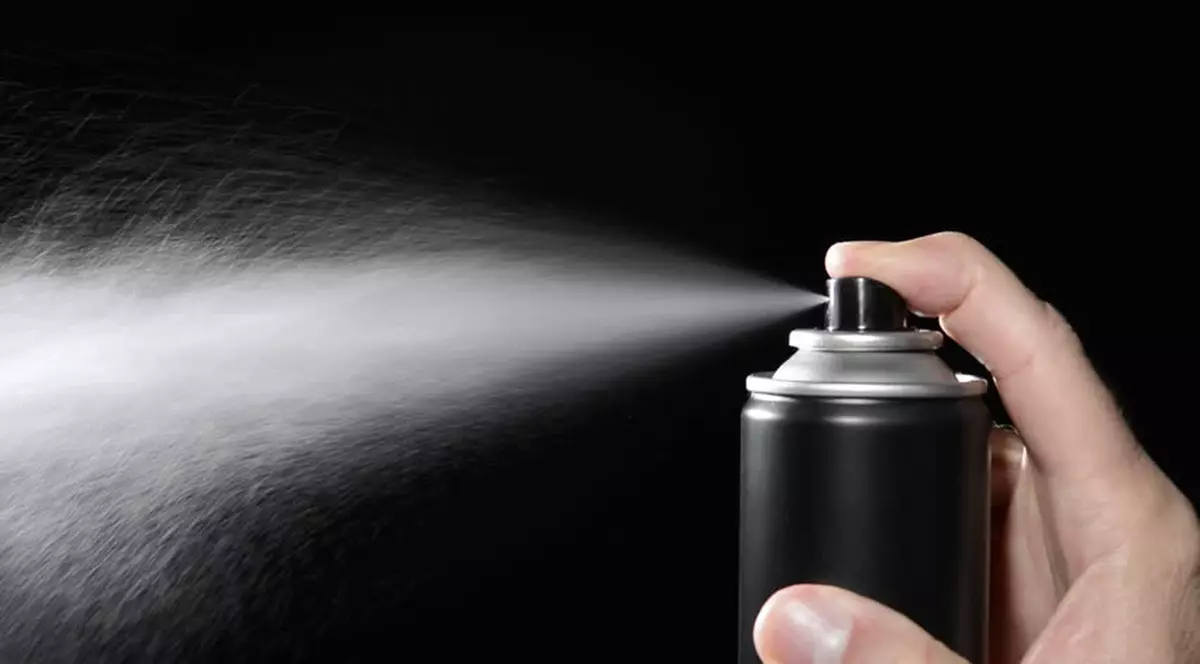 Un tânăr a murit după ce a încercat să se drogheze cu spray deodorant