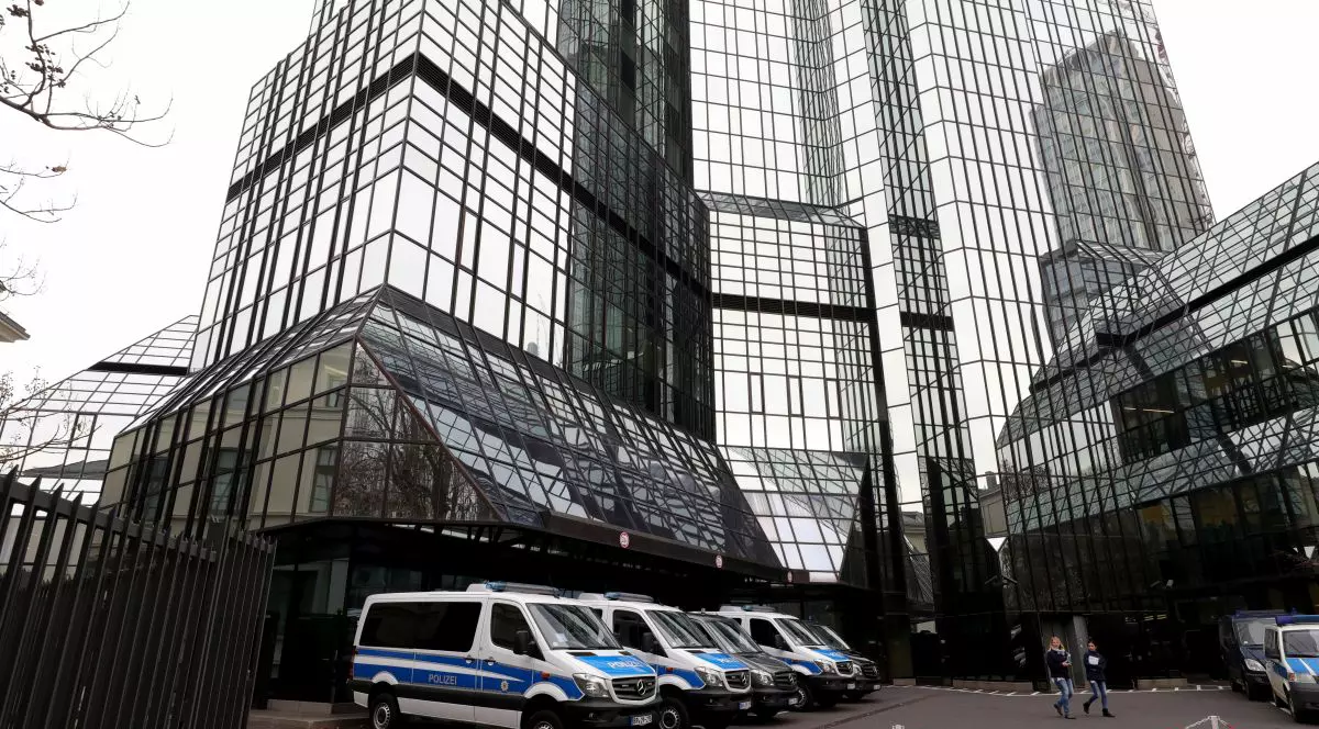 Percheziții de amploare la Deutsche Bank într-un dosar de spălare de bani