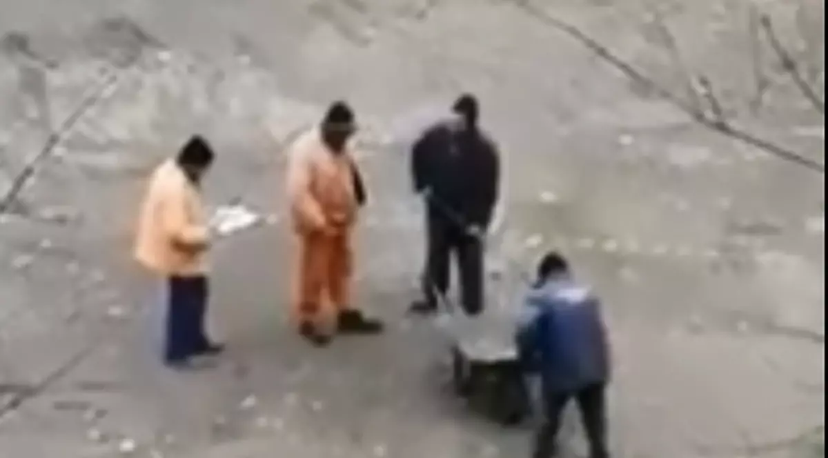 "Doreii" au lovit din nou. Cum au scos apa dintr-o groapă din mijlocul orașului Galați