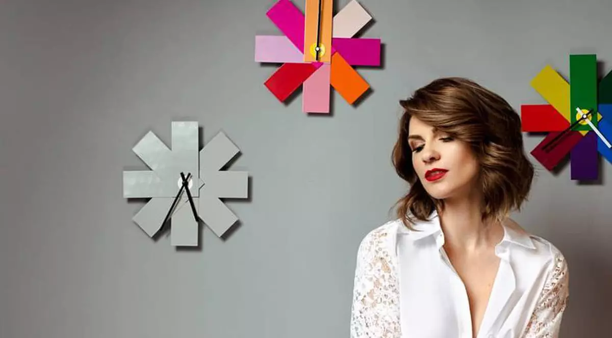 Ellie White își face grădină bio în curtea casei