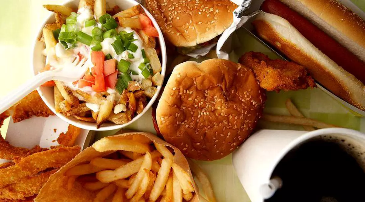 Șobolan prăjit pe grătat, într-un fast-food din Statele Unite