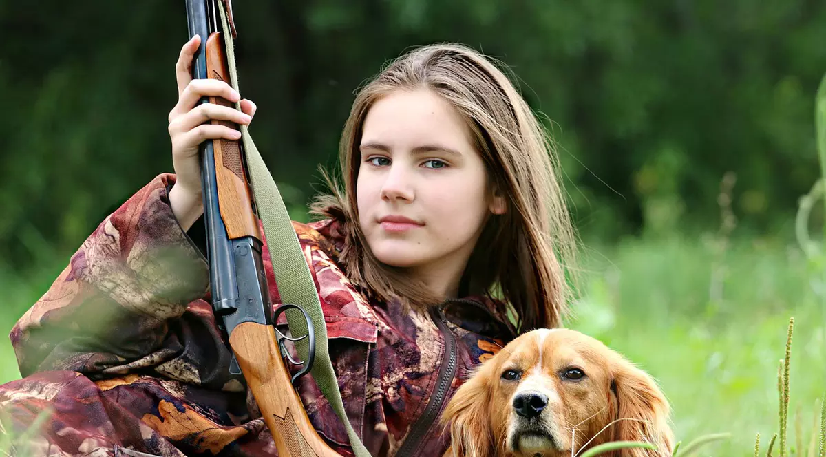 Nevasta unui braconier se judecă cu Poliția. Motivul uimitor pentru care a intentat procesul