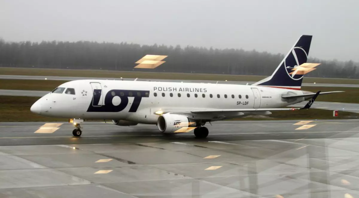 Pasagerii unui avion au fost rugați să contribuie la plata unor reparații de care aeronava avea nevoie