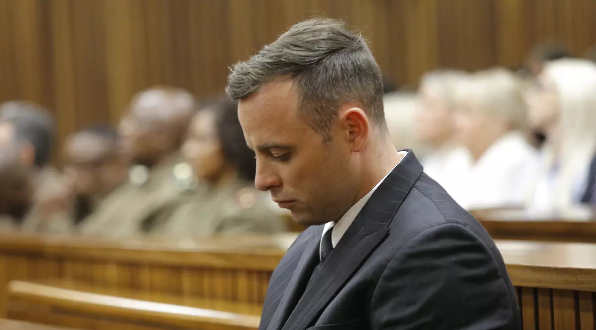 Oscar Pistorius predă Biblia în închisoare. Pușcăriașii din sportul românesc au scris cărți