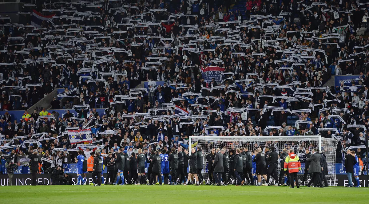 Momente impresionante pe arena lui Leicester în memoria patronului echipei