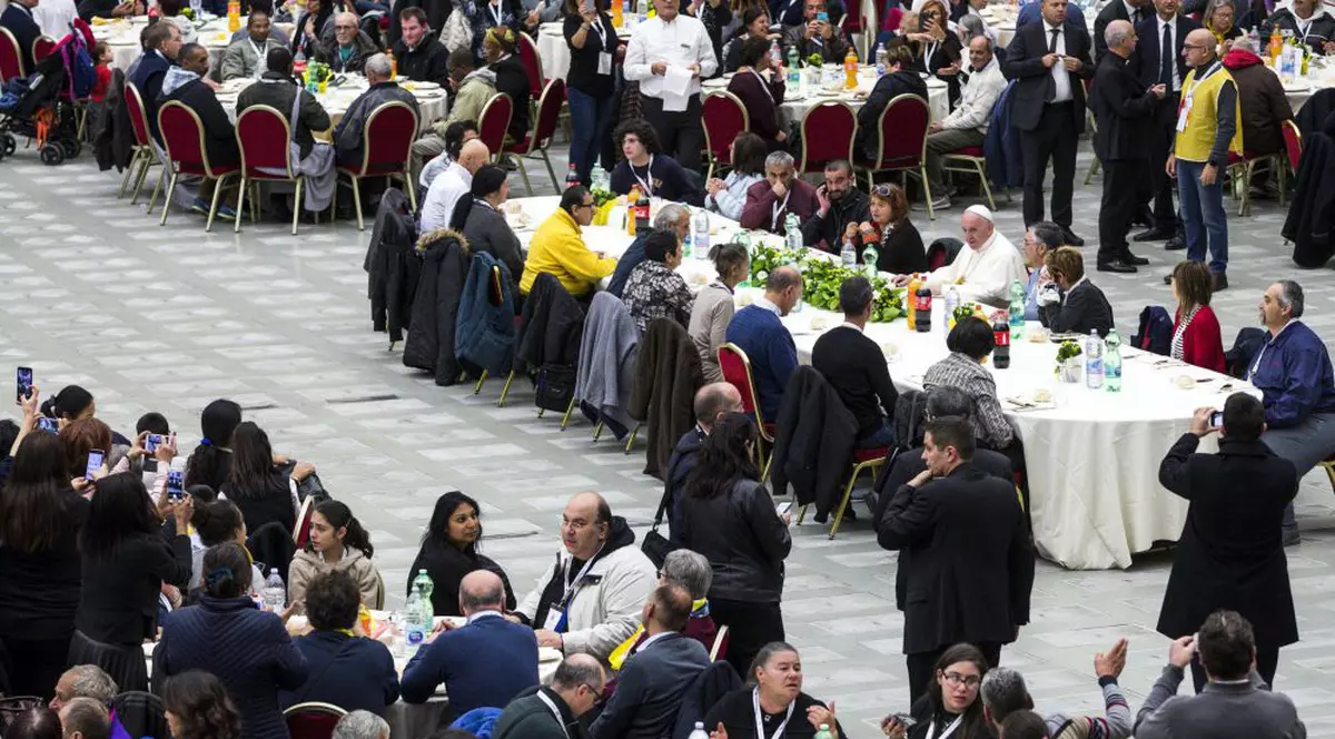 Papa Francisc a luat prânzul cu 1.500 de oameni săraci. Mesajul transmis de Suveranul Pontif