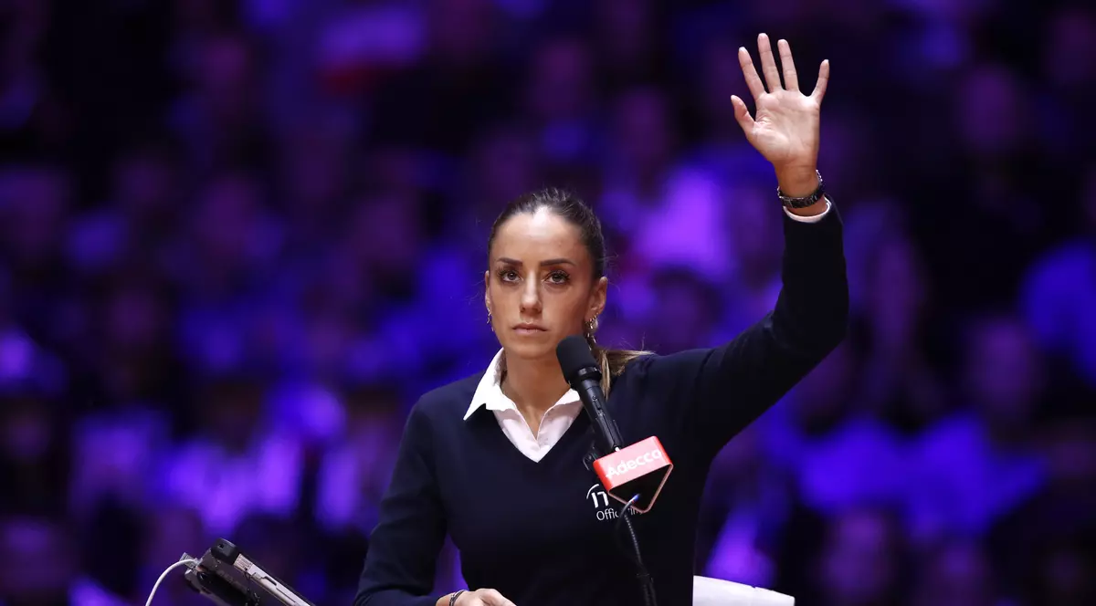 Arbitrul de scaun care i-a permis lui Wozniacki să trișeze în finala Australian Open 2018 cu Halep a oficiat la meciul decisiv din finala Cupei Davis. Croații i-au scandat numele!