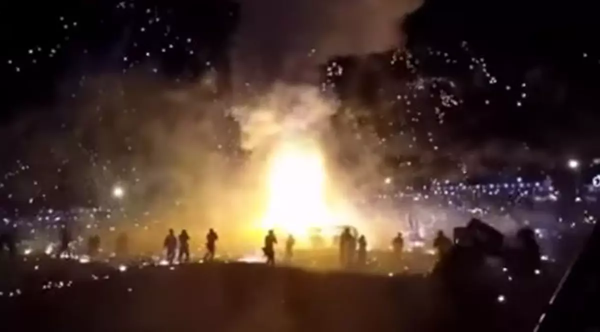 Un balon cu aer plin cu artificii a explodat la un festival în Myanmar